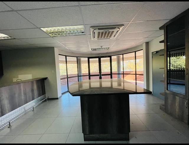 3,150M² OFFICE TO LET IN VORNA VALLEY
